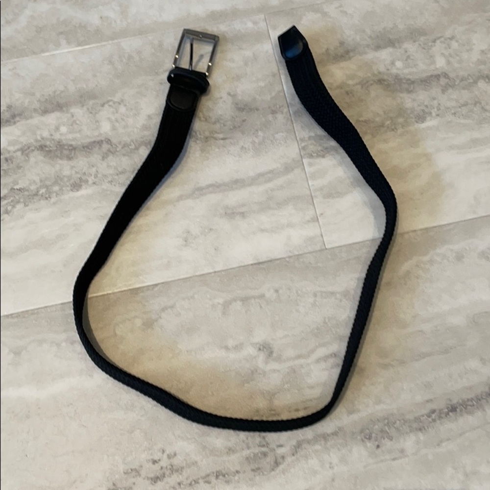 Men’s black stretch belt like new. Size 34.